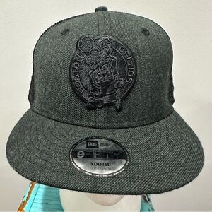 NEW Youth New Era Heathered Black Boston Celtics Trucker 9FIFTY Snapback Hat